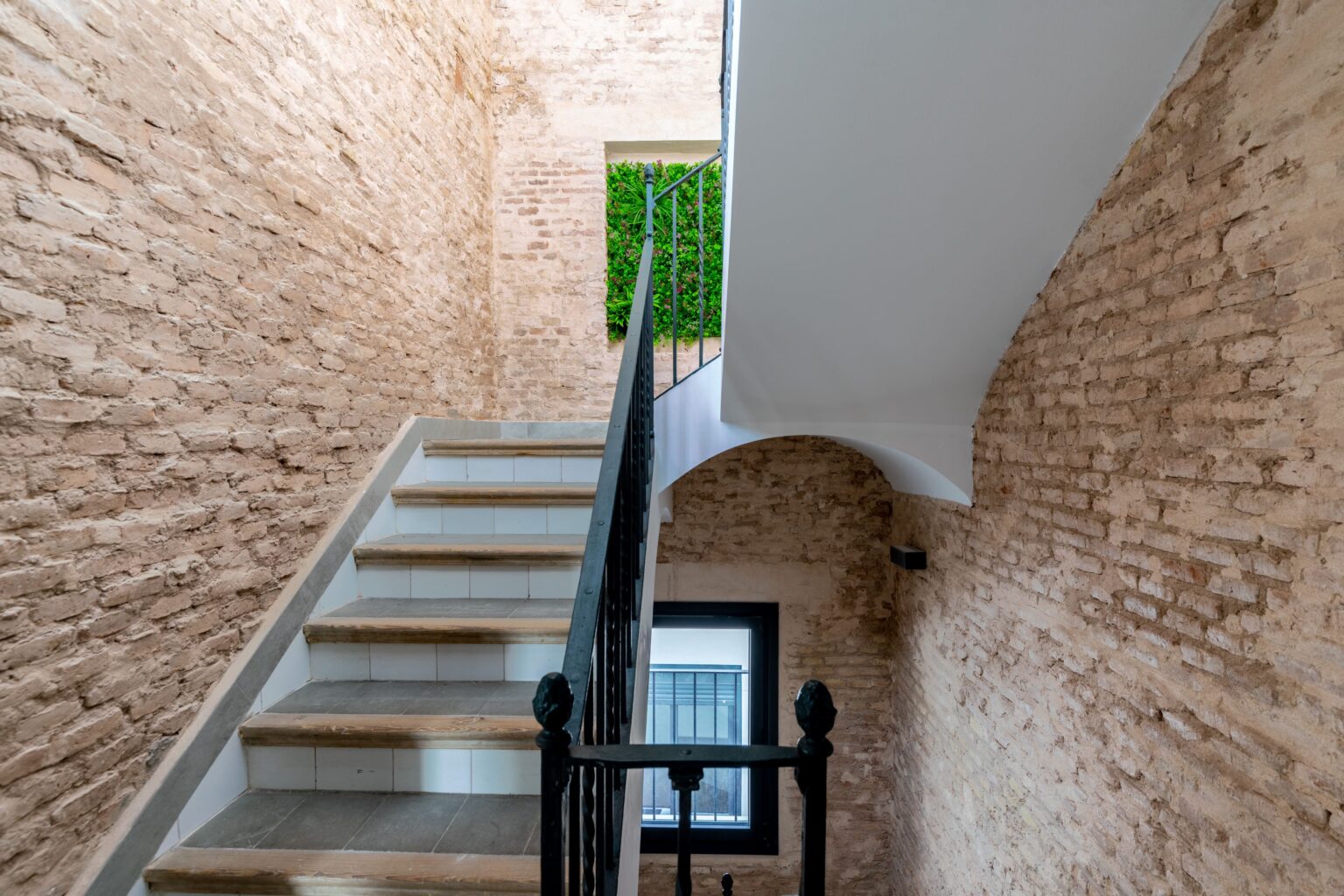 Acceso viviendas Casa María Auxiliadora, Sevilla