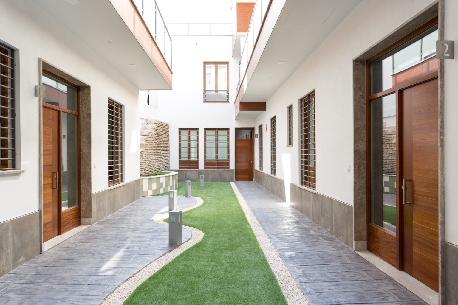 Acceso viviendas Casa Jáuregui, Sevilla